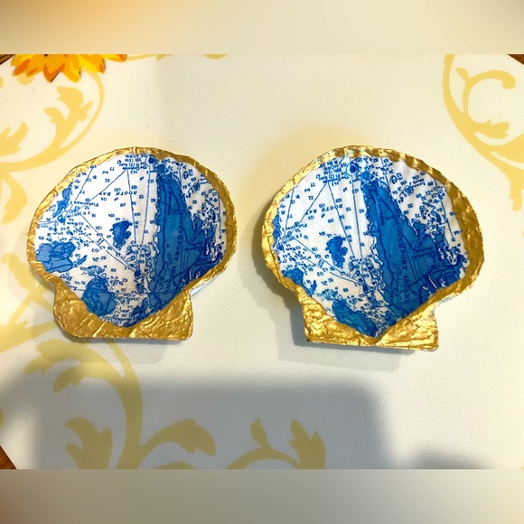 DECOUPAGED SCALLOP SEASHELL SOUTHPORT ISLAND MAINE MAP TRIMMED IN 24K GOLD LEAF. - Picture 6 of 8